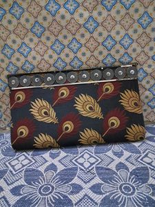 BEAUTIFUL CLUTCH