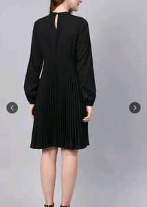 Elegant Black Pleated Midi Dress