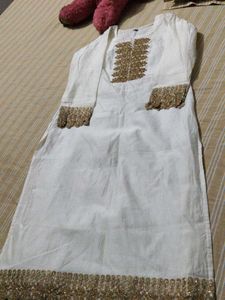 White Kurta with Gold Embellishmentss size xl