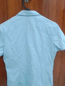Light Blue Collared Short-Sleeve Shirt