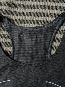 Under Armour Women vest