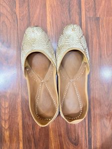 Elegant Embroidered Juttis