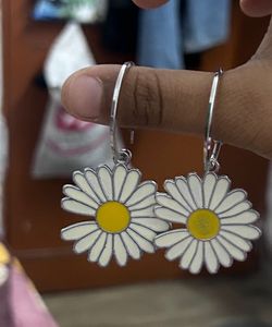 Daisy Flower Earrings and Pendant set