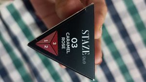 Staze 9to9 3 in 1 Love triangle lipstick