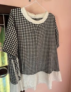 Chic Gingham Top with Lace Trim