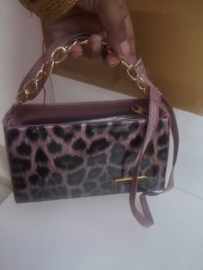 Chic Leopard Print Crossbody Bag