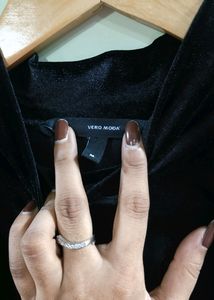 Vero Moda Black Velvet Top!