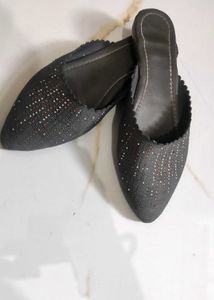 Sparkly Grey Pointed-Toe Flats