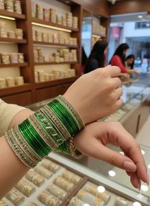 sophisticated metal bangles chhoda set..
