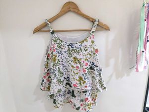 ✴️✴️ PRICE DROP ✴️ ✴️Floral Crop Top