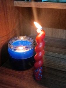 Blue Jar Mountain Candle With Red