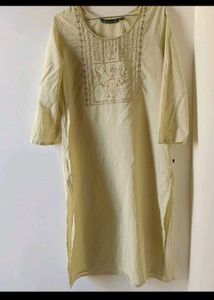 AVAASA Elegant Embroidered Kurti