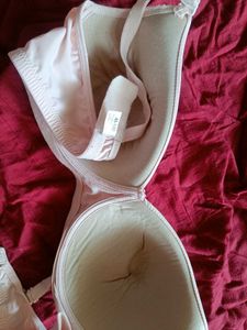 Detachable strap padded Bra