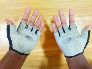 new stylish hand gloves.