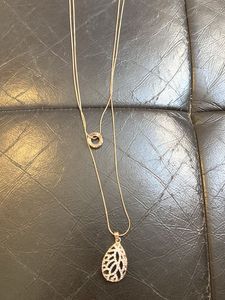 Elegant Leaf Pendant Necklace