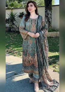 Elegant pakistani suit