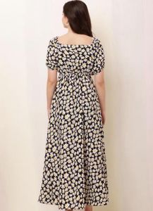 Chic Daisy Print Maxi Dress