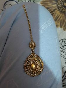 Exquisite Gold Maang Tikka