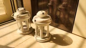 Set of 2 White Star Lanterns