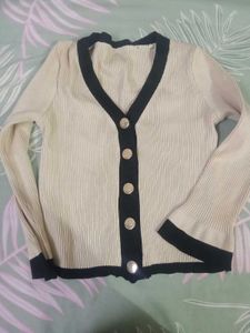 Chic Cropped Cardigan with Button Detail