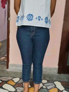 Stretchable Slim Fit Denim Capri Jeans (Size: 28)