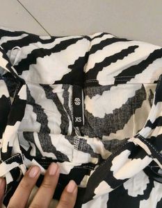 Stylish Wide-Leg Black &amp; White Print Pants