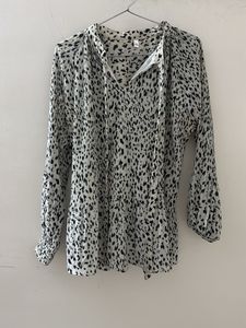 Chic Leopard Print Blouse