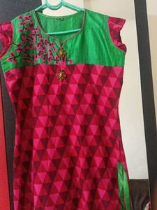 Pink And Green Combination Check Design Short Sleeves Kurti..!!