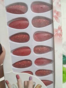 Sparkling Red False Nails