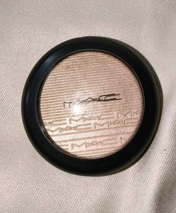 MAC Cosmetics Highlighter