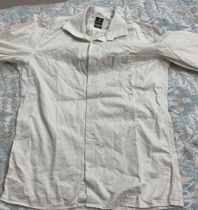 Classic Cream Button-Up Van Heusen Shirt