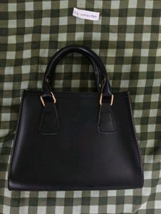 Chic structure Black Handbag