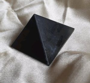 Combo Black Agate Pyramid To Attract Good Fortune