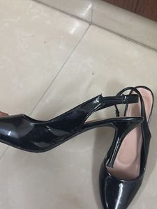 Women Pointed Toe Kitten Pumps