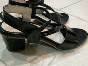 Chic Black Strappy Heels