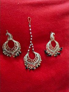 Beutiful Goldan Earrings With Maag Tikka