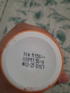 Pond's Sandal Radiance Talcum Powder