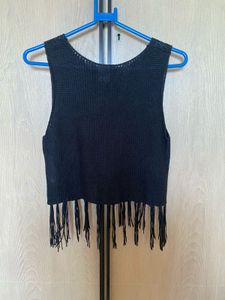 ♟️🧶VERO MODA brand Black Fringe Knit Crop Top