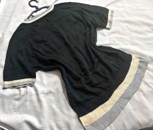 🌷New With Tag Korean V-Neck T-Shirt N