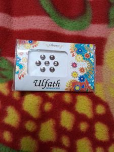 pack of 5 designer bindi with hair clip