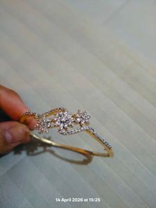 Sparkling Floral Bracelet