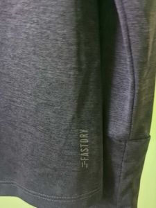 Performax gym tee with thumbholes
