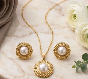 Elegant Pearl & Gold Tone Jewelry Set