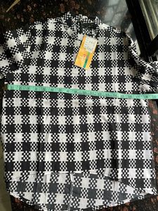 Black-white high low top
