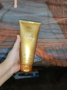 Oriflame Milk &amp; Honey 🍯 Body Scrub