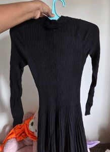 Chic Black Ribbed Knit Dress