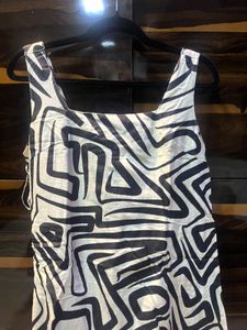 Stylish Black &amp; White Print Mini Dress