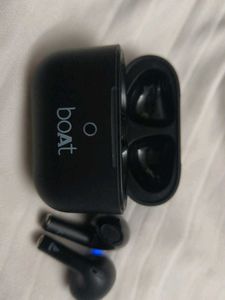 New boAt Black Wireless Earbuds with Charging Case