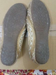 Embellished Juttis/Mojaris