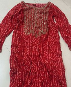 red bandhni kurti
